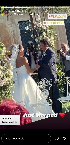 https://www.ragusanews.com/immagini_articoli/31-07-2022/1659278592-enrico-brignano-e-flora-canto-si-sono-sposati-foto-3-500.jpg