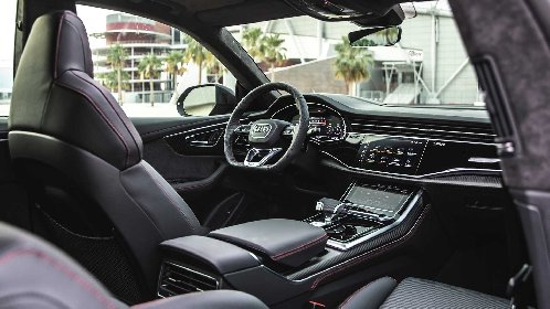 https://www.ragusanews.com/immagini_articoli/31-12-2020/1609405351-audi-rs-q8-il-supersuv-da-600-cavalli-cugino-del-larborghini-urus-5-280.jpg
