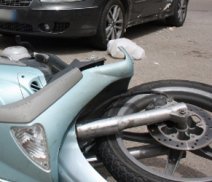 https://www.ragusanews.com/resizer/resize.php?url=https://www.ragusanews.com/immagini_articoli/10-07-2016/1468174681-0-auto-contro-moto-ferito-giovane-maltese-a-sampieri.jpg&size=582x500c0