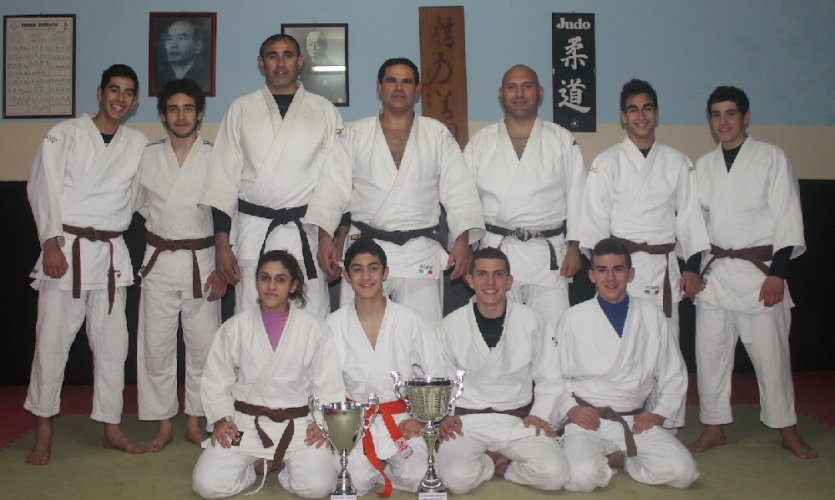 https://www.ragusanews.com/resizer/resize.php?url=https://www.ragusanews.com/immagini_articoli/13-02-2014/1396117922-dieci-judoisti-di-scicli-al-campionato-nazionale-cadetti.jpg&size=835x500c0