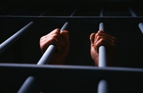 https://www.ragusanews.com/resizer/resize.php?url=https://www.ragusanews.com/immagini_articoli/18-06-2014/1403083430-abusi-sessuali-su-detenuti-arrestati-due-agenti-di-polizia-penitenziaria.jpg&size=770x500c0