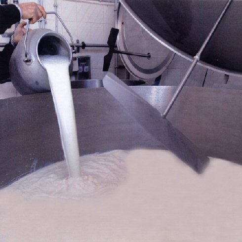 https://www.ragusanews.com/resizer/resize.php?url=https://www.ragusanews.com/immagini_articoli/20-04-2015/1429525518-0-latte-siciliano-a-40-centesimi-al-litro.jpg&size=500x500c0