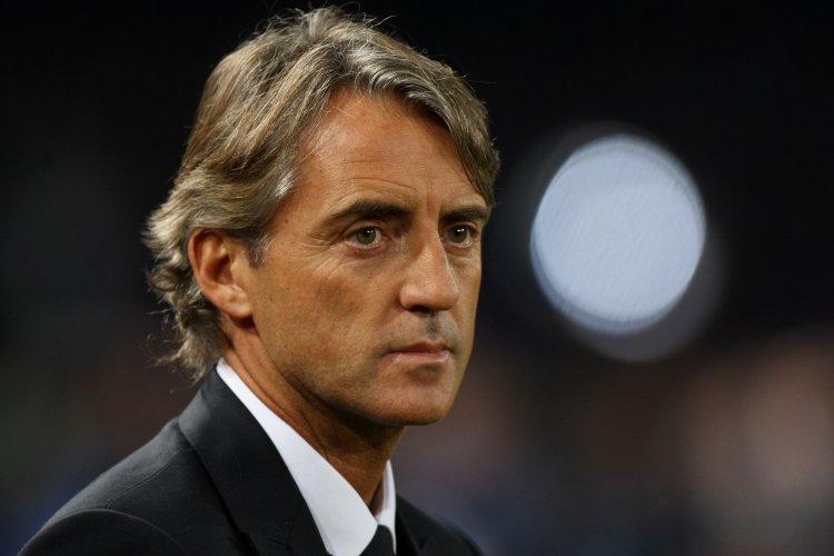 https://www.ragusanews.com/resizer/resize.php?url=https://www.ragusanews.com/immagini_articoli/24-08-2016/1472053904-1-roberto-mancini-con-il-suo-firefly-a-siracusa.jpg&size=750x500c0