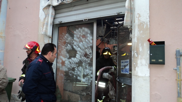 Va a fuoco un panificio di Ispica