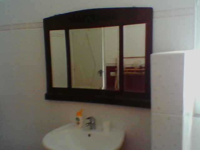 La droga nella specchiera del bagno, arrestato