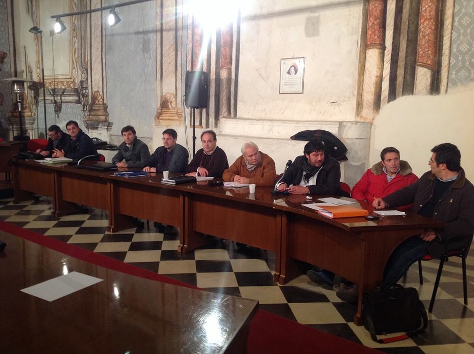 Giunta assente, consiglieri occupano aula consiliare