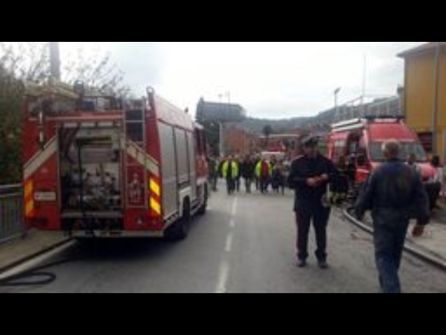 In fiamme casa a Palermo, intossicati