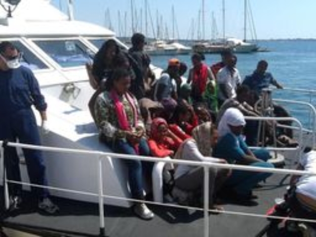 Immigrazione: sbarcano in 72 a Siracusa