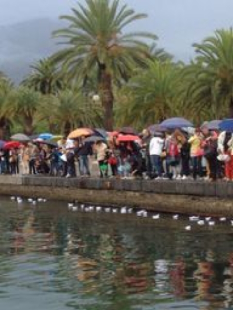 Barchette carta, flash mob per Lampedusa