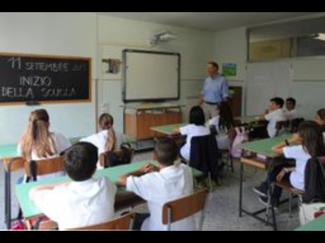 Danneggia scuola, madre denuncia figlio