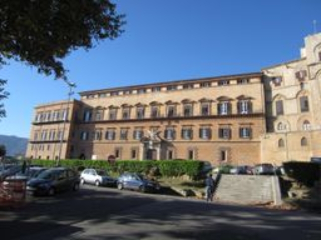 In Sicilia stop a tagli costi politica