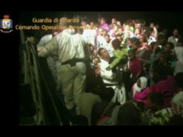 Soccorsi 320 migranti in Canale Sicilia