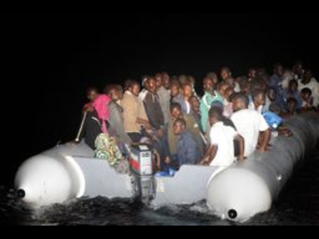 Immigrazione:altri 210 profughi soccorsi Immigrazione:altri 210 profughi soccorsi