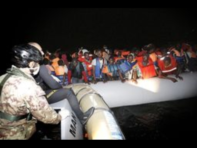 Immigrazione:soccorsi oltre 200 profughi