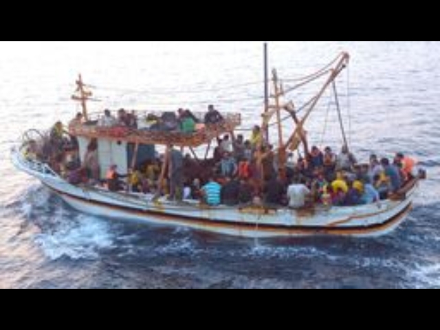 Barcone con 125 profughi a Siracusa