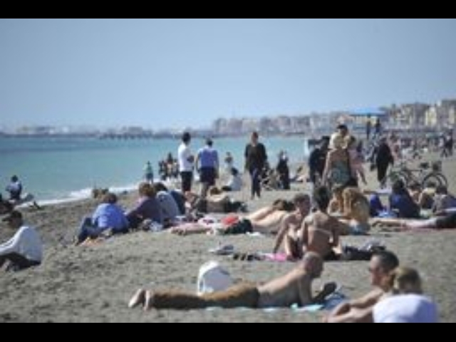 Ferragosto: prete in spiaggia, no droghe