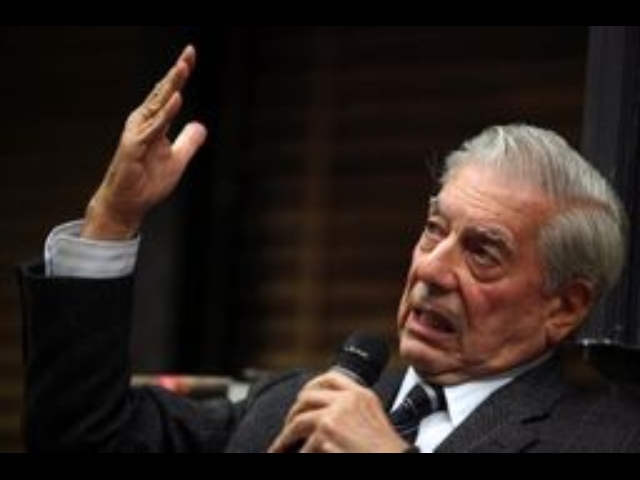 Vargas Llosa, Berlusconi frivolo