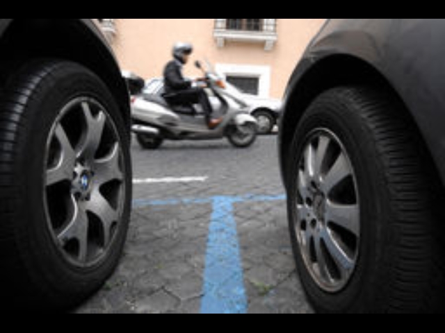 Posteggiatore condannato per minacce