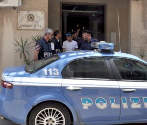 Rilievi della Scientifica nel luogo dell’omicidio