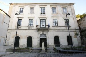 Al bando l’autoreferenzialità