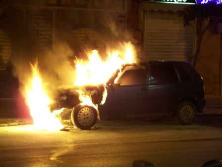 Incendio a Comiso, distrutte due auto Incendio a Comiso, distrutte due auto