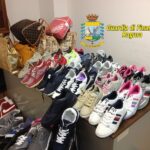 Scarpe contraffatte alla fiera di San Giovanni