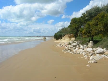 Erosione del litorale, una commissione consiliare, in spiaggia