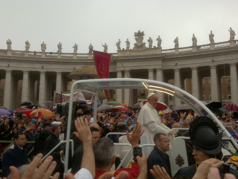 I Fazzoletti Rossi di Ispica salutano Papa Francesco