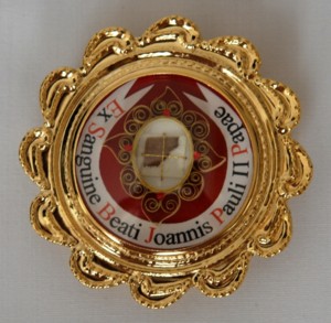 A Monterosso la reliquia del sangue di Giovanni Paolo II