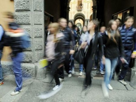 La bidella fa la guerra a chi marina la scuola