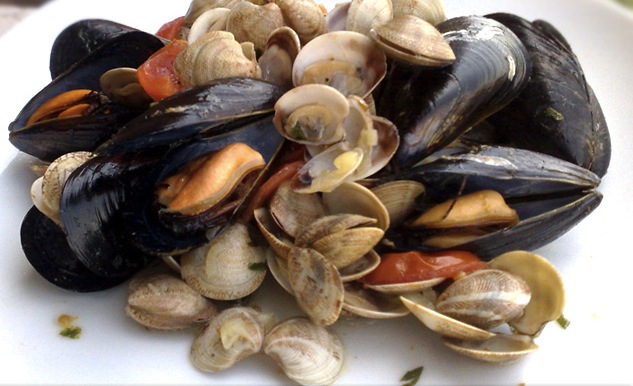 Sigarette di contrabbando, tra cozze e vongole