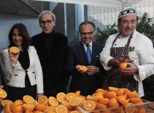 Carmelo Chiaramonte con l’arancia