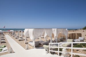 Il Mono Beach Club: Come perdere 22 posti di lavoro