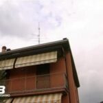 Cade dal tetto