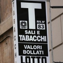 Tentata rapina in tabacheria, il tabaccaio mette in fuga i malviventi