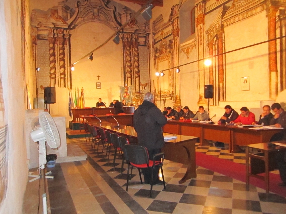 Cantiere Popolare: I banchi della Giunta vuoti come casse comunali