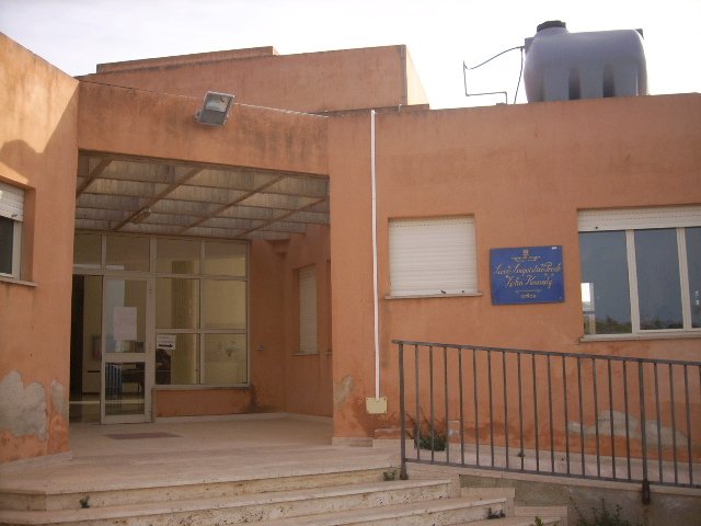 Ispica, chiude il linguistico paritario