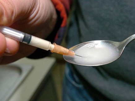 Eroina, arresti due minori. Tossicodipendente modicano in overdose