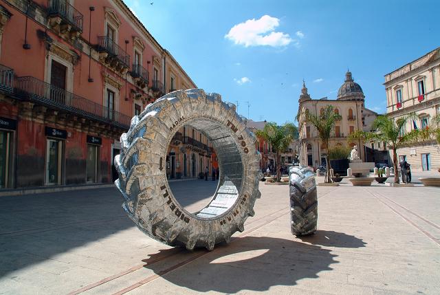 Si inaugura la mostra in memoria di Luigi Rabbito a Catania