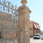 Le superfetazioni nel loggiato del Sinagra