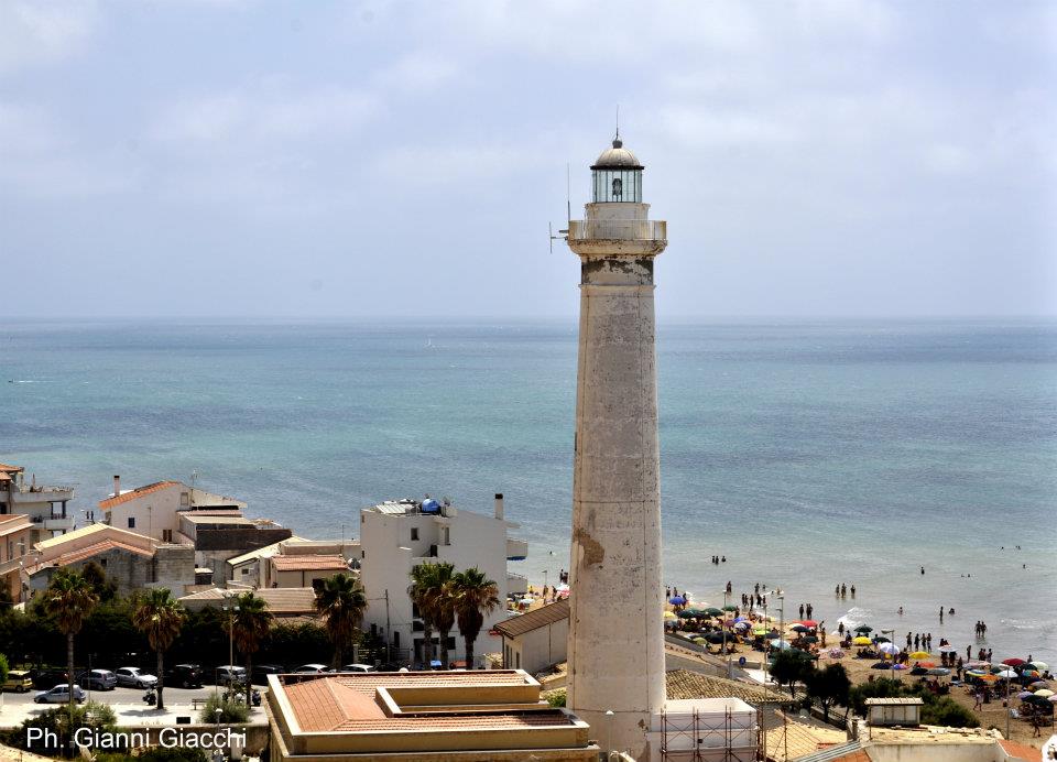 Il sindaco di Santa Croce: Denunciare su Facebook chi sporca la spiaggia
