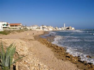 La spiaggia di Santa Croce