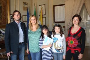 Le bambine e l'intervistata
