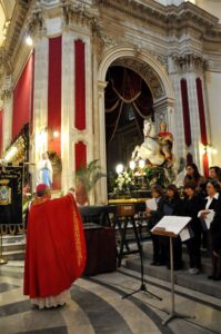 Il Vescovo Urso rende onore a San Giorgio