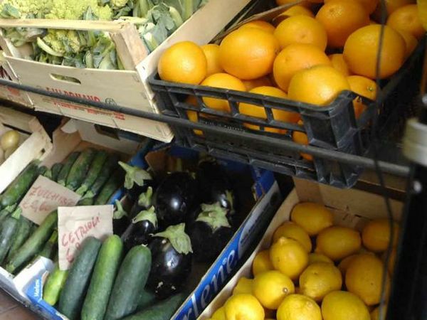 Santa Croce, rapina a mano armata in un negozio di frutta e verdura