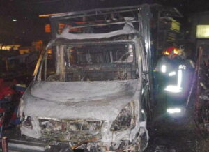 Furgone incendiato