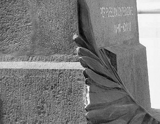 Ispica, atto vandalico al monumento ai caduti. Quella piazza non piace