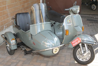 Comiso, una mostra, per scambiarsi l’auto, o la vespa