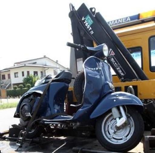 Ispica, vespa contro camion, muore Vincenza Scartarelli 56enne, grave il marito