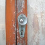 Porta chiusa, visita fatta